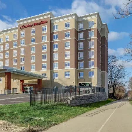 Hampton Inn and Suites by Hilton Cincinnati Midtown Rookwood