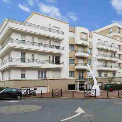 Séjours & Affaires Paris-Nanterre Hotel Exterior