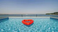 Pohang Etoile Poolvilla - مسبح