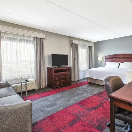 Hampton Inn & Suites Madison West