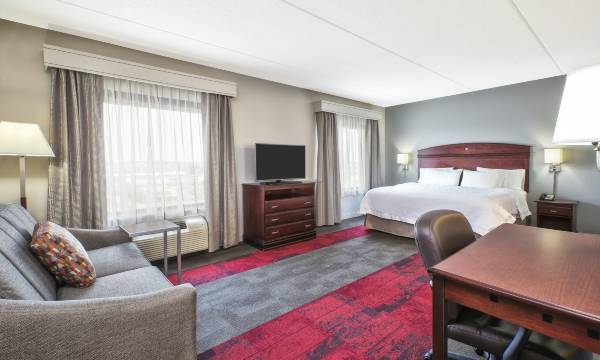 Hampton Inn & Suites Madison West
