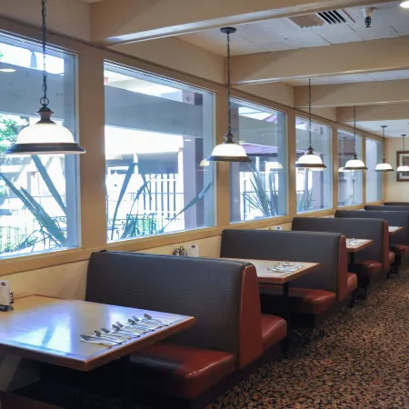 Piccadilly Inn Airport