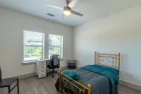 6mins to Downtown Mckinney - Pool Gym Pickleball - balcony