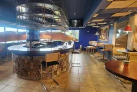 La Quinta Inn & Suites by Wyndham New Haven - 2-Star