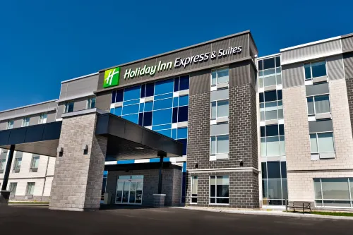 Holiday Inn Express & Suites TROIS-RIVIERES OUEST by IHG - موقف سيارات