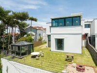 The Mare Pool Villa Pension - parking