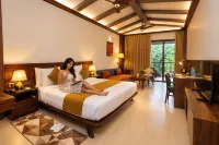 Pleasant Tree Hotels - Luxury Stay Amidst Nature - piscina