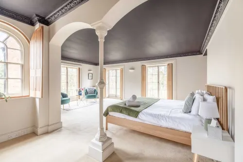 Dual-Property Retreat in Windsor - By Tempstay - Hot Tub