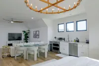 Bright & Modern Studio, 15 Mi to Des Moines! - Wifi