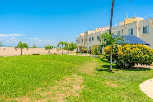 Family House with Private Jacuzzi & Pool - Jacuzzi