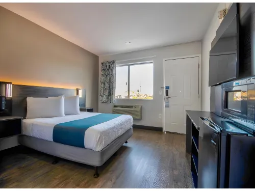Motel 6 Tulare, CA - 2-Star