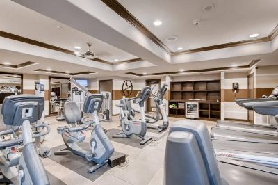 Public Areas #1 Location - Fast Wifi - Work Area - 2Br/2.5 Bath - Free Parking (FV1) Photo