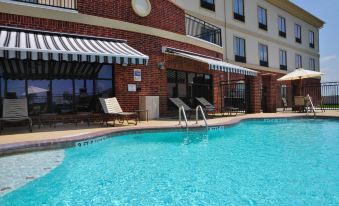 Holiday Inn Express & Suites Sealy