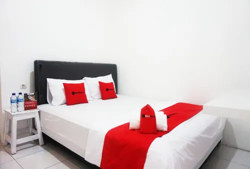 RedDoorz @ Jalan Tanjung Blitar Hotels in Sukorejo