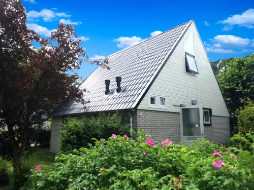 Charming Bungalow in Oostmahorn, Netherlands - Perfect for Nature Lovers Hotels in Anjum