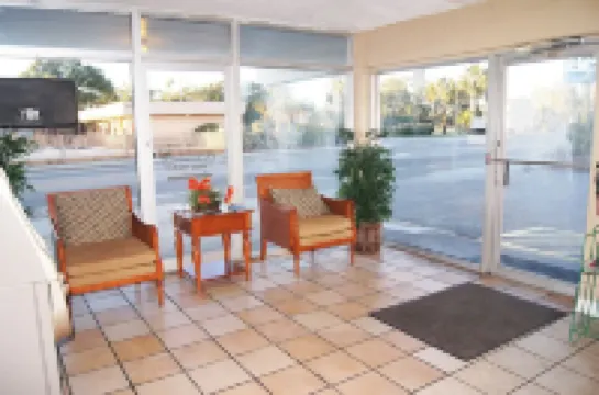 Polynesian Oceanfront Hotel