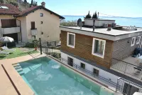 North House with Pool and Lake View - Mountain view