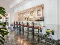 إنتركونتيننتال بورتو - بالاسيو داس كاردوساس Hotels near سي