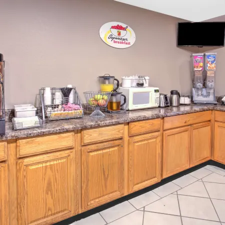 Super 8 by Wyndham Grand Rapids/Wyoming