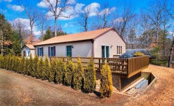 Beautiful Lakehouse with Pool Table by CozySuites