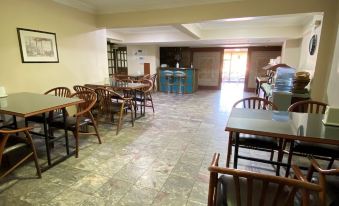 Hotel Cenedag - Housity