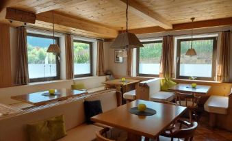 Hotel Rainhof - Housity