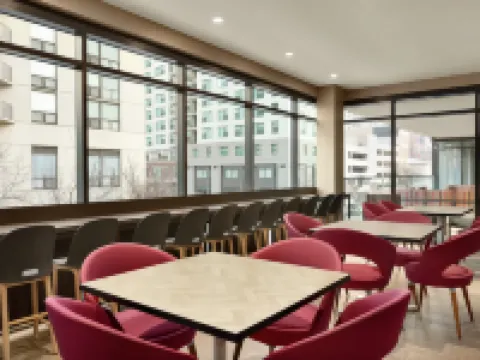 Home2 Suites by Hilton Chicago River North Hotels in Chicago