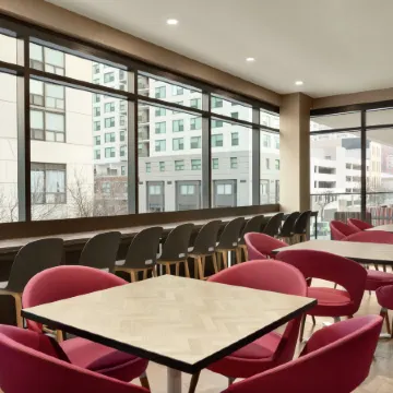 Home2 Suites by Hilton Chicago River North