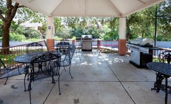 Sonesta Simply Suites Austin the Domain Area