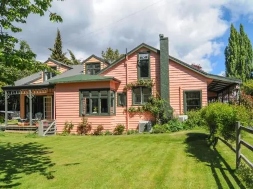 The Ferry Bed & Breakfast Hotels in Lake Hayes