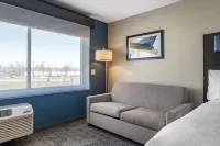 Holiday Inn Express & Suites CARLISLE SOUTHWEST – I-81 by IHG - parking
