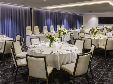 Mövenpick Hotel Hobart Отели рядом с достопримечательностью «Собор Святого Давида»