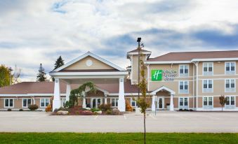 Holiday Inn Express & Suites Iron Mountain