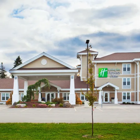 Holiday Inn Express & Suites IRON MOUNTAIN by IHG