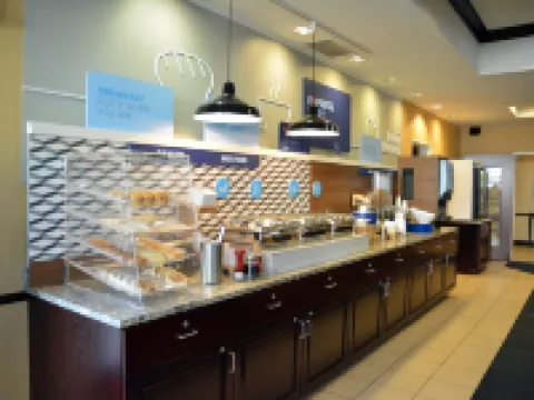 Holiday Inn Express & Suites YOUNGSTOWN WEST - AUSTINTOWN by IHG Hotels in Austintown