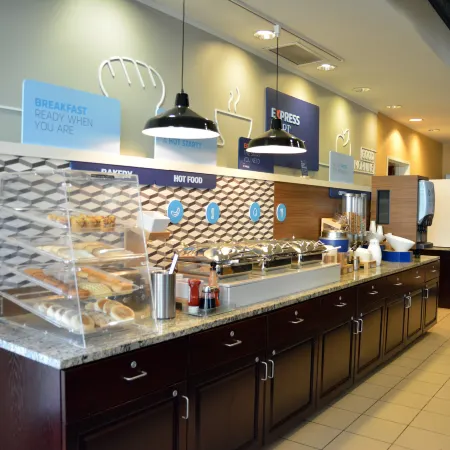 Holiday Inn Express & Suites YOUNGSTOWN WEST - AUSTINTOWN by IHG