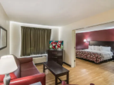 Red Roof Inn & Suites Pensacola East - Milton Hotels in Santa Rosa County