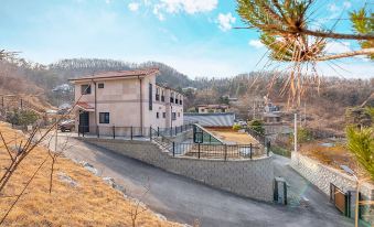 Four Seaon Kids Pension