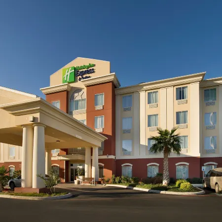 Holiday Inn Express & Suites UVALDE by IHG