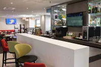 Holiday Inn Express AMIENS by IHG - Quầy bar