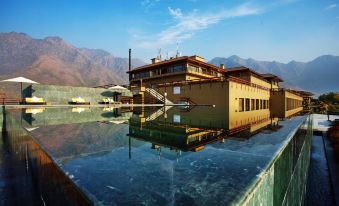 Taj Dal View Srinagar