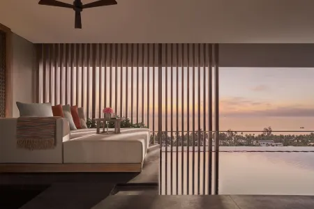 Regent Phu Quoc Отели рядом с достопримечательностью «Chinh Toa Dalat»