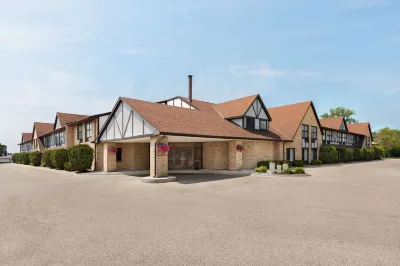 Days Inn by Wyndham Sarnia Harbourfront Hotels near Outdoor Garden Centre at The Home Depot