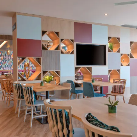 Hampton by Hilton Ashford International