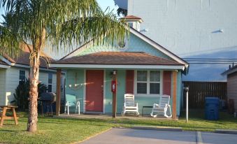 Candlelight Cottages by the Beach