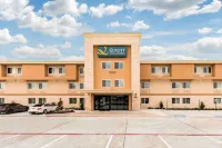 Quality Inn & Suites Plano East - Richardson Hôtels à : Plano