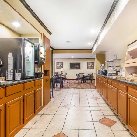 Rodeway Inn & Suites Madison East