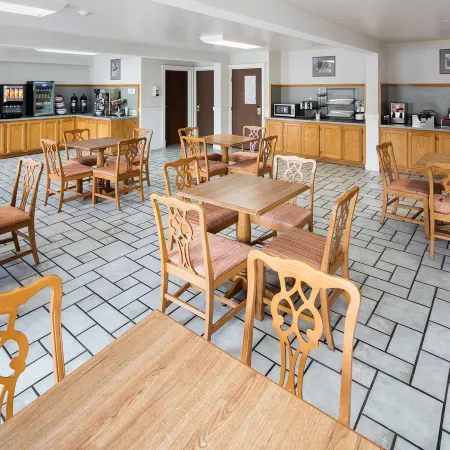 Red Lion Inn & Suites Auburn