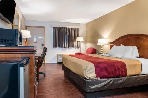 Econo Lodge Hotels in Springfield Township