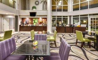 La Quinta Inn & Suites by Wyndham Dallas - Addison Galleria